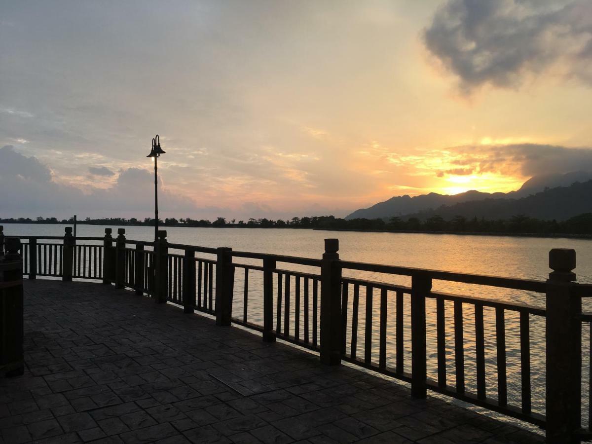פנתאי צנאנג Langkawi Lagoon Resort Water Chalet מראה חיצוני תמונה